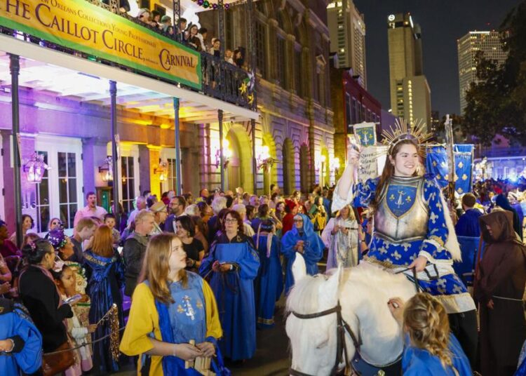 Photos: Joan of Arc parades on Twelfth Nights | Entertainment/Life