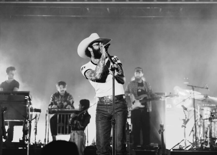 Post Malone Sings 'That's My Story' for ‘New Year’s Rockin’ Eve'