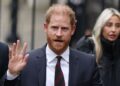 Prince Harry LIVE: Duke gives 3-word remark as he arrives at court | Royal | News