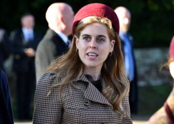 Princess Beatrice shows support for dad Andrew as Eugenie 'cuts ties' | Royal | News
