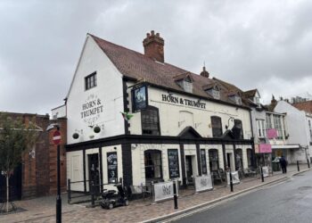 Pub seeks licence for outdoor drinks and entertainment