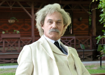 Richard Thomas Brings American Icon To Life With "Mark Twain Tonight"