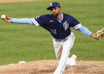 Royals invite 25 non-roster players to spring training