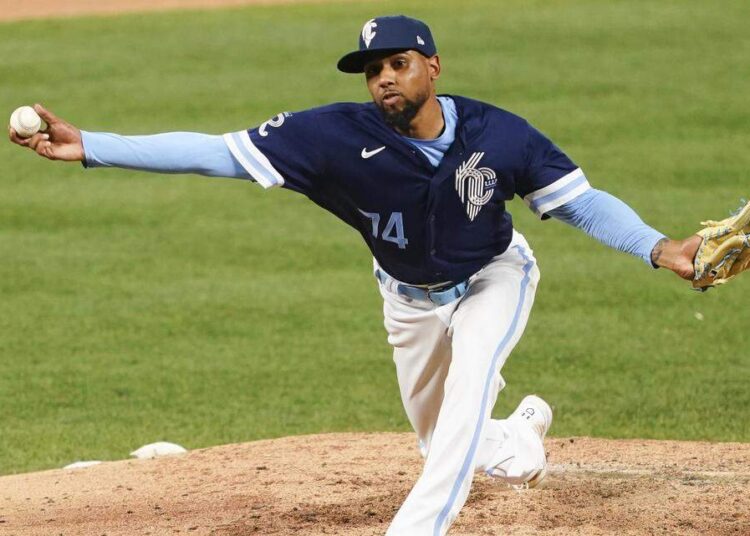 Royals invite 25 non-roster players to spring training