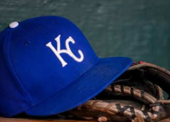 Royals land top hitting prospect as international signing period begins