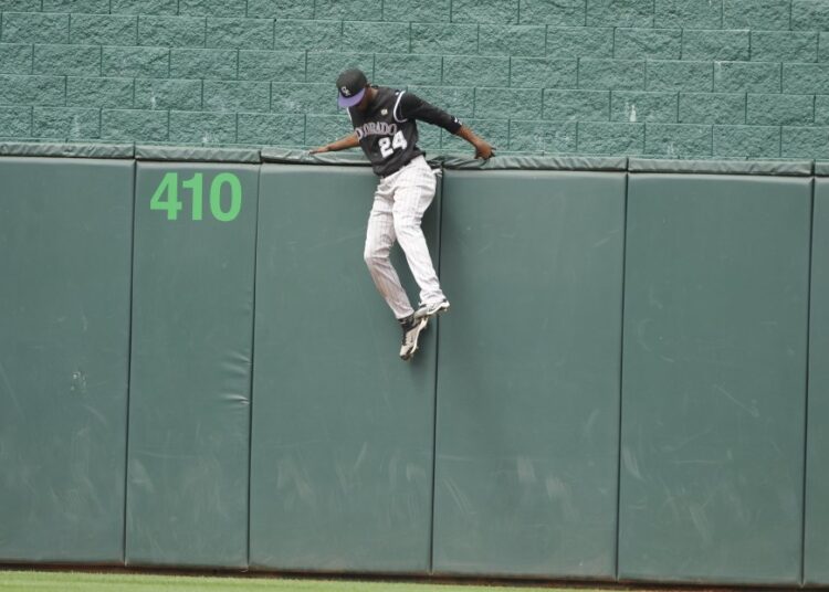 Royals to move fences in, lower height