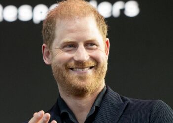 Royals warned they must invite Prince Harry back to stay relevant | Royal | News