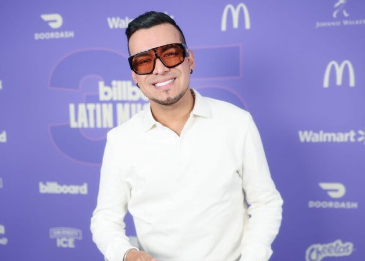 Singer killed in horror plane crash on way to concert | Celebrity News | Showbiz & TV