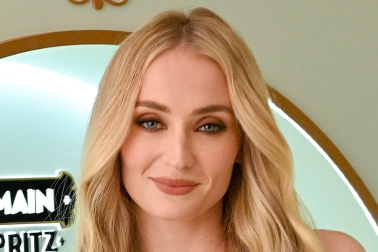 Sophie Turner Makes Confession About Her Dating Life | Sophie Turner | Celebrity News and Gossip | Entertainment, Photos and Videos