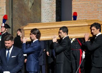 Stars of fashion and film say farewell to Italy's haute couture 'emperor' Valentino