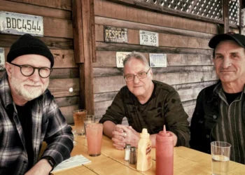 Sugar announce full 2026 reunion tour & 7" single, share new song "Long Live Love"