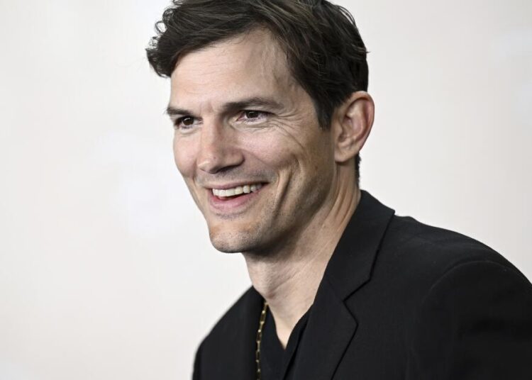 This stinks: Turns out Ashton Kutcher does shower, regularly