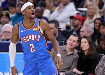 A Mitchell-Murray duel leads a 10-game night in the NBA