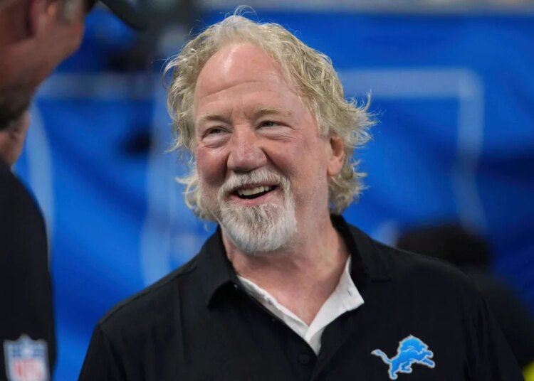 Actor Timothy Busfield smiles.