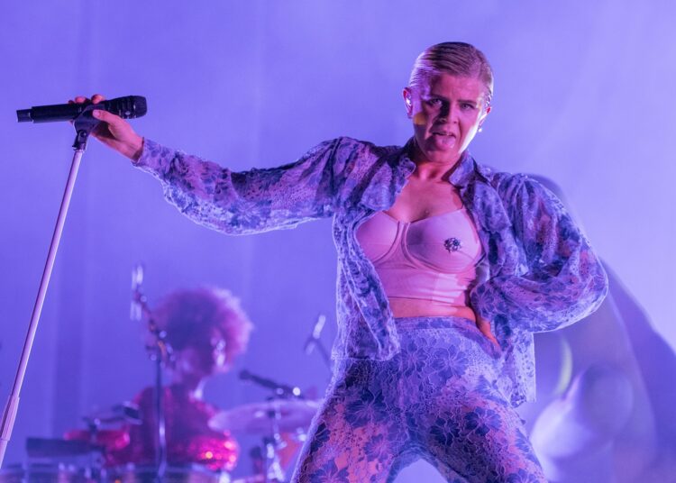 Watch Robyn debut new songs 'Talk To Me' and 'Sexistential' at Brooklyn New Year's Eve show