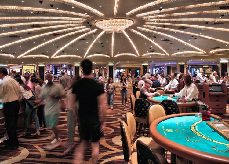 Why Analysts Are Closely Watching Caesars Entertainment, Inc. (CZR)