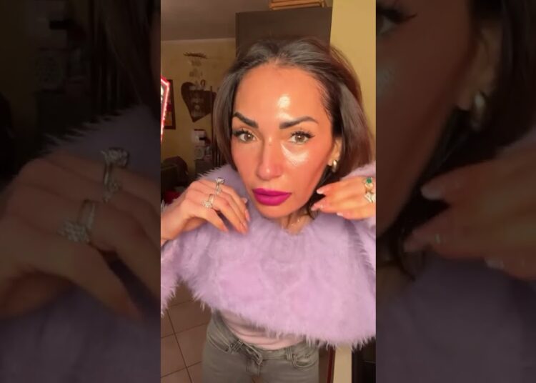 Uomini e donne: Ida Platano ” buon giorno vado a lavoro” #UominieDonne #gossip #idaplatano