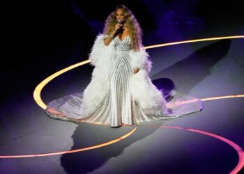 Mariah Carey's Olympic act prompts questions about possible lip-syncing and a curious teleprompter | Entertainment