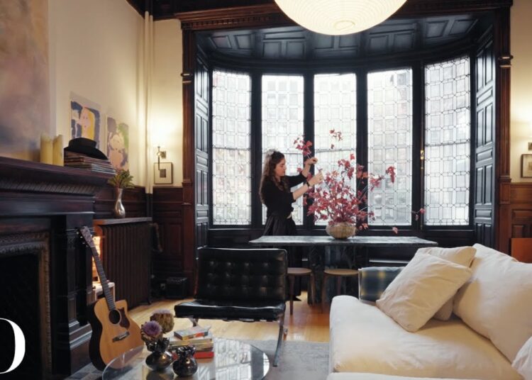 How an Artist Filled Her Brooklyn Apartment With Secondhand Treasures | Architectural Digest