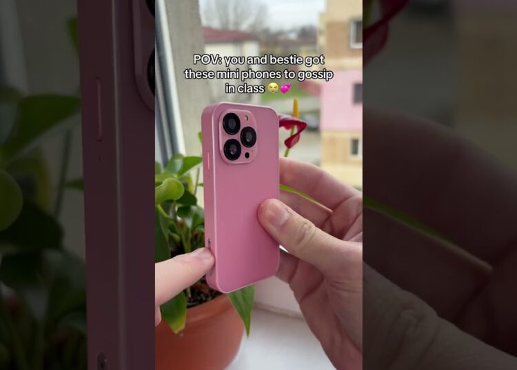 POV: you and bestie got these mini phones to gossip in class 😭💞 #phone #miniphone #bestie