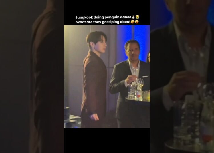 jungkook penguin dance🐧the way they’re gossiping 🤷‍♀️