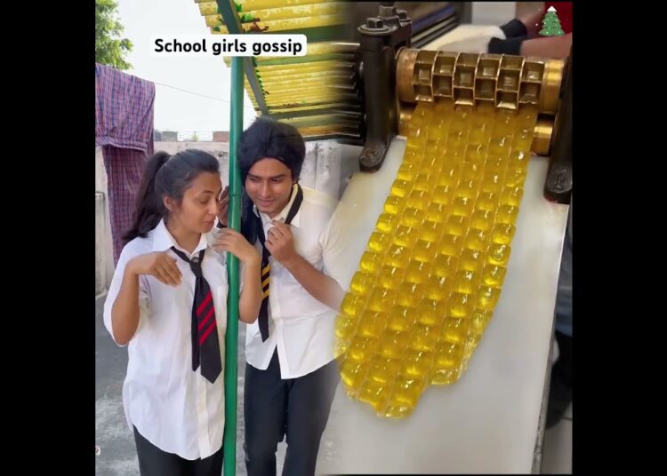 School girls gossip🤫#funnyshorts #comedyshorts #relatable #school #girls #nostalgic #bachpan #fun