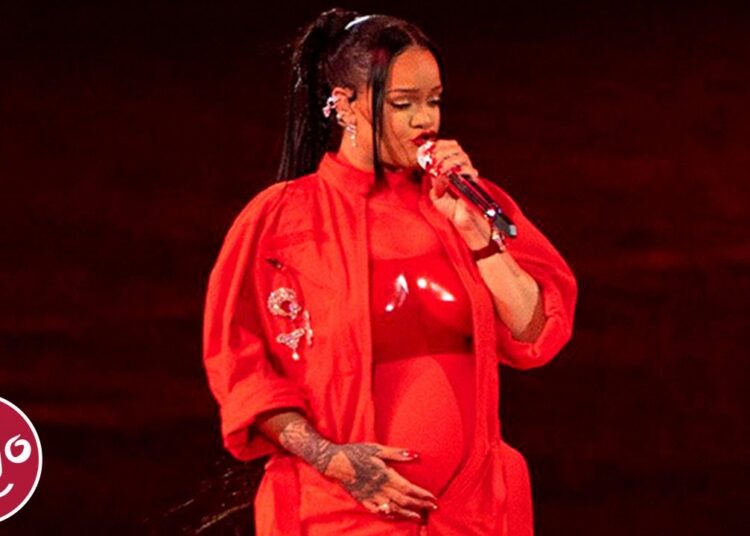 10 Times Musicians Performed While Pregnant