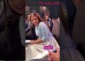 Pakistani Actress in Award Show 👍🥳| Smiles 🤗| Fashion ki Duniya| #trending #foryou #fashionkiduniya