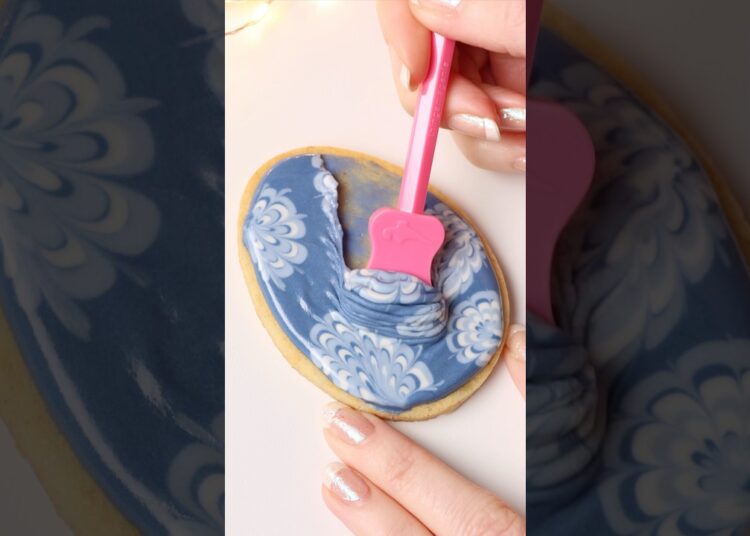 My creative process #fixedit #cookiedecorating #artist #wetonwet #royalicing
