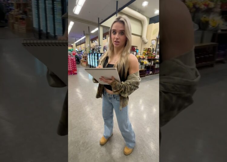 Drawing people while grocery shopping…. Two birds one stone🛒 #drawing #artist #groceryshopping