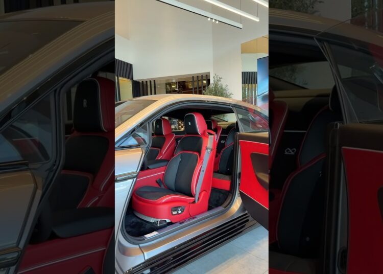 First Look at the Rolls-Royce Spectre ⚡ Pure Electric Royalty #rollsroycespectre #shorts