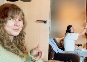 Taylor Swift in a mint-green sweater