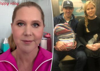 Amy Schumer sits in 'crying corner' for Valentine's Day