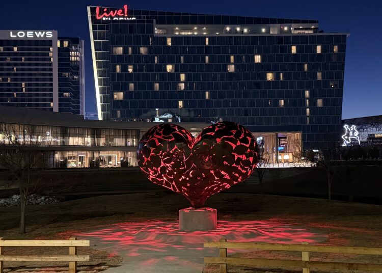 Artist brings ‘Heartfullness’ to Arlington’s entertainment district 