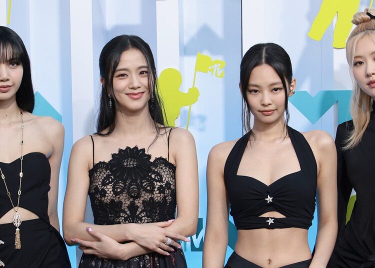 BLACKPINK Debut New EP ‘Deadline,’ Release ‘GO’ Music Video – Listen & Watch Now! | Blackpink, First Listen, Jennie, Jisoo, K-Pop, Lisa, Music, Rose | Celebrity News and Gossip | Entertainment, Photos and Videos