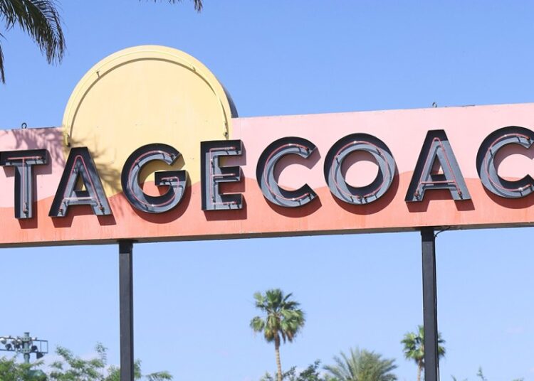 INDIO, CALIFORNIA - APRIL 27: (FOR EDITORIAL USE ONLY) Festivalgoers attend the 2025 Stagecoach Festival on April 27, 2025 in Indio, California. (Photo by Frazer Harrison/Getty Images for Stagecoach)
