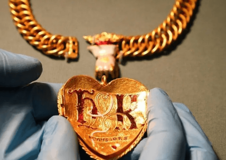 Tudor Heart Pendant