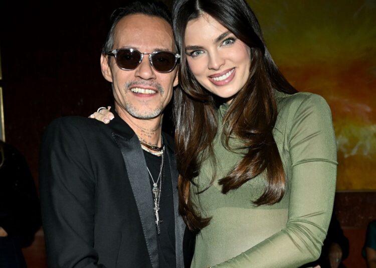 Marc Anthony puts Nadia Ferreira and her baby bump to dance during his Premio Lo Nuestro performance