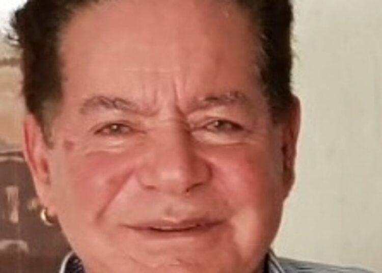 Celebs pay visit to Salim Khan to check on his health