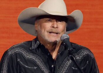 Country music singer ended $200 million career for emotional reason - Celebrity News - Entertainment