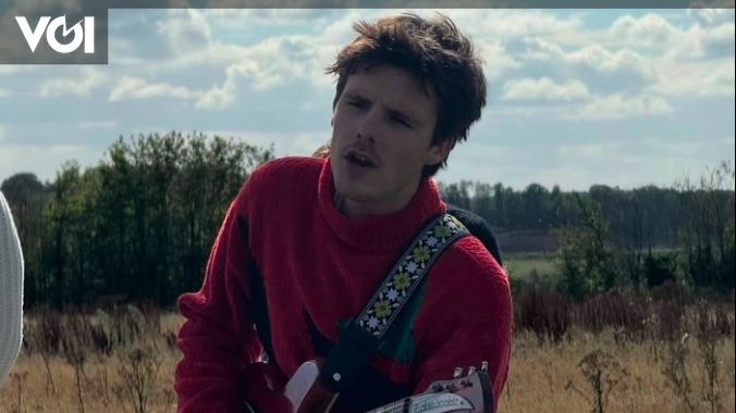Cruz Beckham Strengthens His Music Career with New Single "For Your Love"