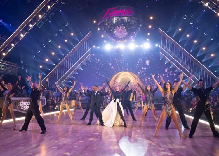 'Dancing With The Stars' Sets First Fan Convention With Celebrity Contestants & Pros