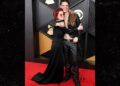 0201-Sharon-Osbourne-and-Yungblud-Grammys-SUB