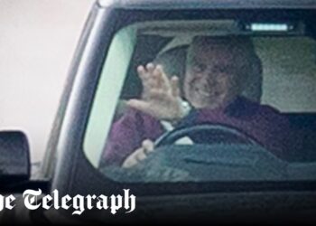 Grinning Andrew Mountbatten-Windsor photo ‘final straw’ for Palace