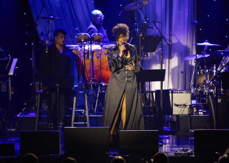 Jennifer Hudson performs