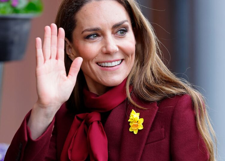 Kate Middleton Turns Down Autograph Over Royal Rules