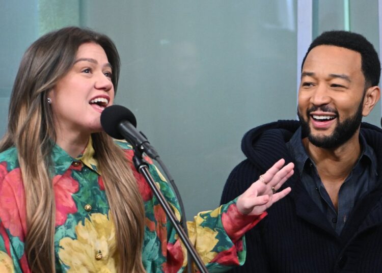 Kelly Clarkson opens up about end of her talk show, what’s next – NBC Chicago