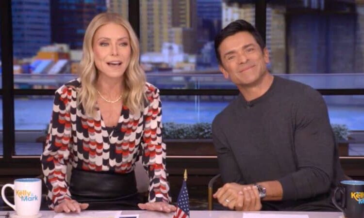 Kelly Ripa and Mark Consuelos didn't let the snow interrupt their broadast.Live With Kelly and Mark