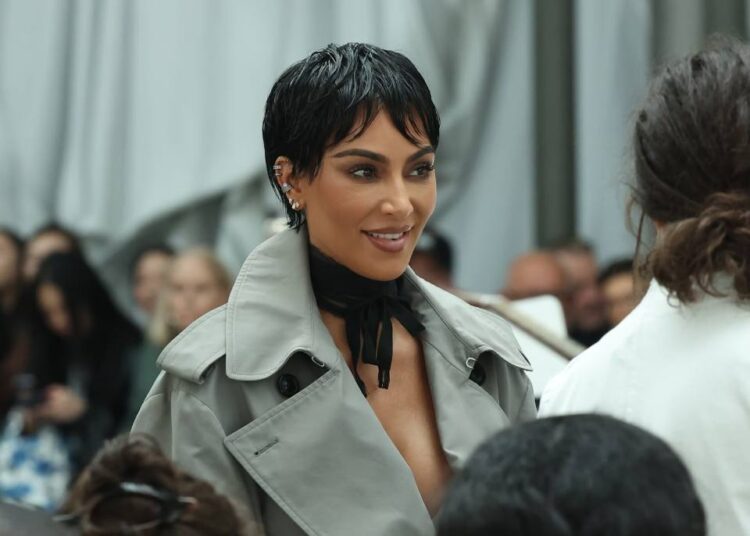 Kim Kardashian’s ‘showgirl’ look on movie set