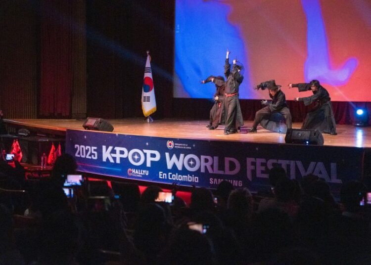 Performance inspired by the Saja Boys of K-pop Demon Hunters during the K-pop World Festival 2025 in Bogotá, Colombia.
